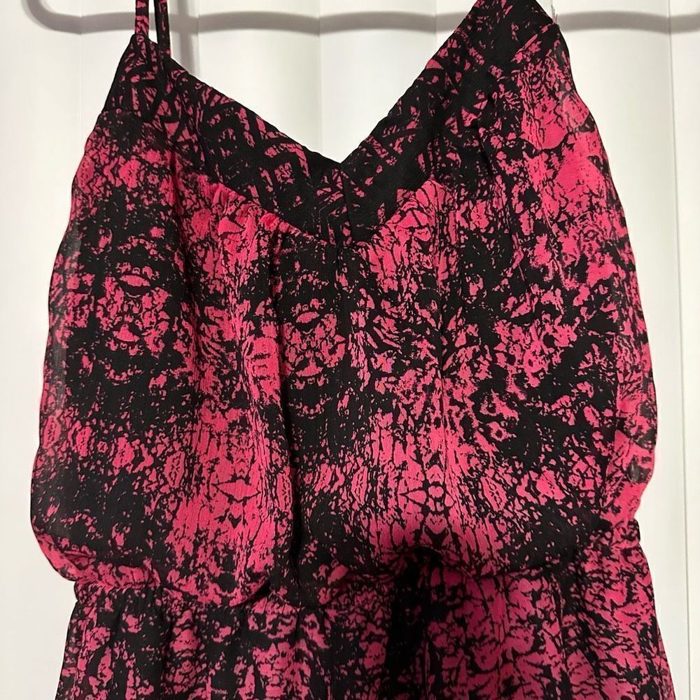Eyeshadow pink/black adjustable strap flowy v-neck dress - Picture 2 of 8